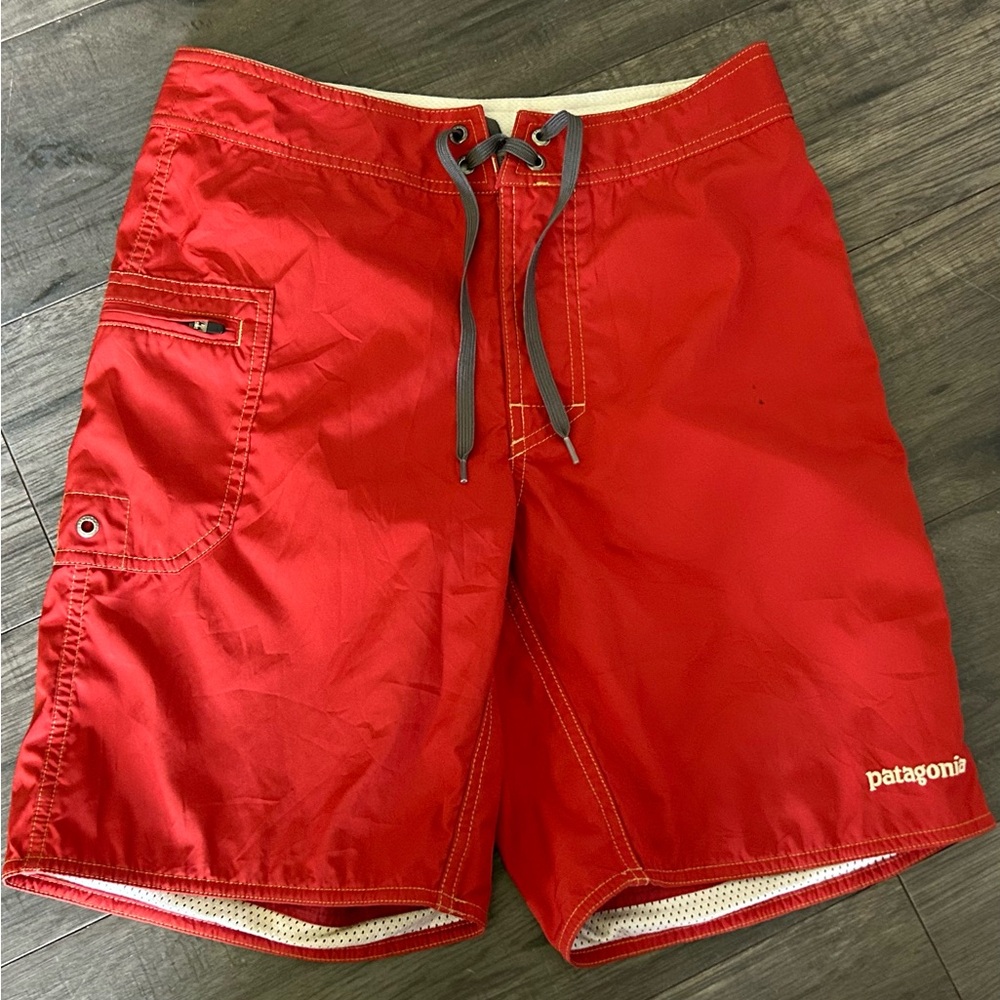 PATAGONIA mens size 28 board shorts